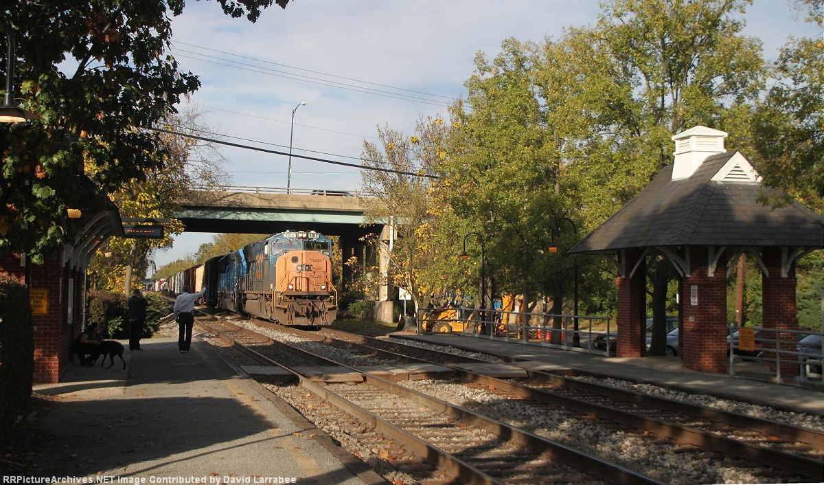 CSX 4815 leading Q439-22